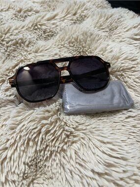 Tortoiseshell Aviator Sunglasses - Dark Smoke Lenses